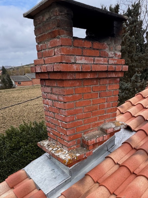 Réalisation d'un entourage de cheminée en zinc naturel de marque VM à Colomiers