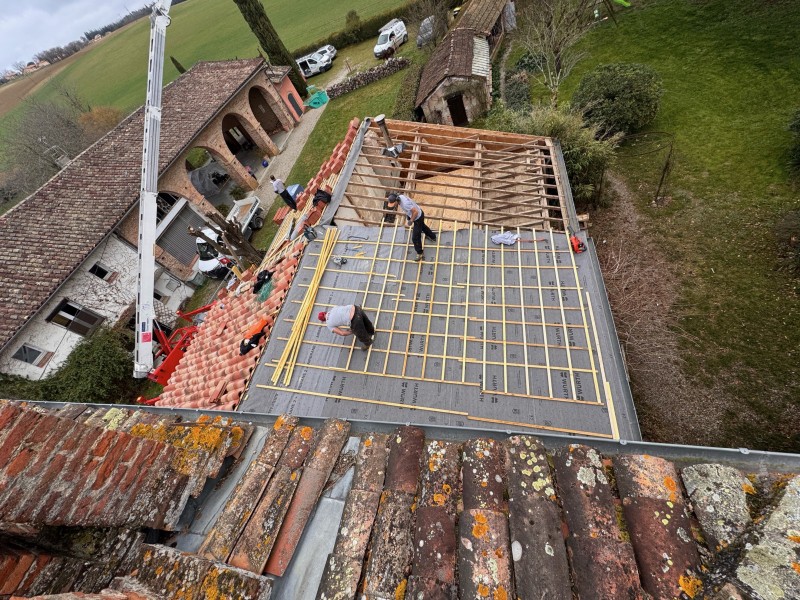 Rénovation d'une toiture d'une maison de maître de plus de 80 ans pour une tuile mécanique à Verfeil